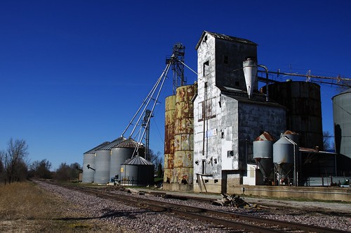 old railroad farm country elevator grain tracks rusty iowa agriculture poweshiekcounty searsboro agritecture