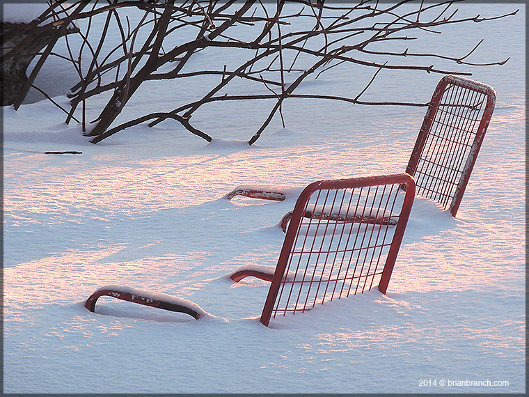 DSCN6587_chairs_snow
