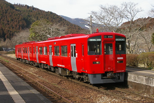 JR Kyusyu 200 series (1100) in Minami-Yufu.Sta, Yufu, Oita, Japan / Mar 3, 2014