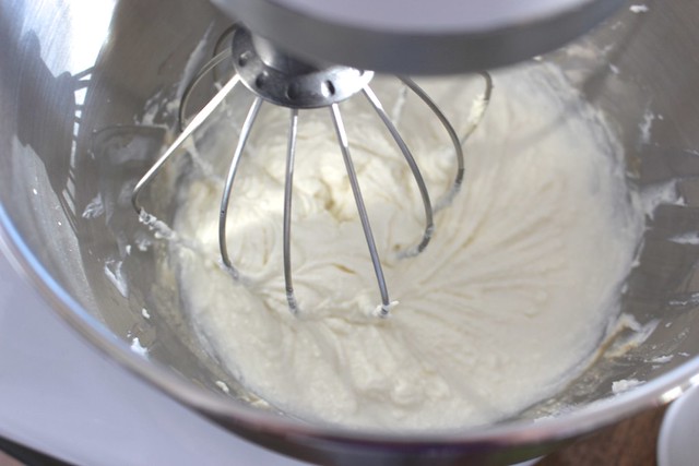 whipping-ricotta-mixture