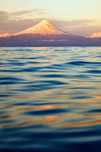 chile mountain lake reflection water volcano los lagos volcan vulcão osorno frutillar teatrodellago llianquihue