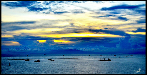 ocean autumn sunset water clouds boot boat nikon asia pacific explore manila malate hyatt philippinen fune entdecken waterautumn magicour d5100 hyattmanila blinkagain dennisbacsa
