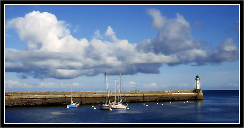 sea sky mer lighthouse france clouds port landscape boats dam bretagne bateaux ciel nuages paysage morbihan phare île belleîleenmer océanatlantique digues