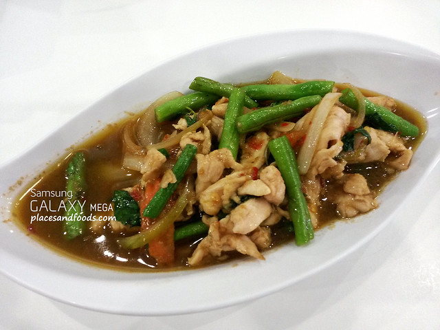 rayong thai stir fried chicken