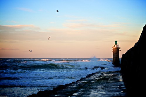 ocean light sea sun lighthouse sunrise waves seagull vagues phare mouette estacade capbreton