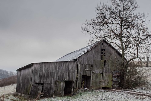 winter snow rural virginia country barns oldbuildings explore rosehill leecounty silverleaf nikond60 photoshoplightroom backroadphotography perfecteffects8plugin