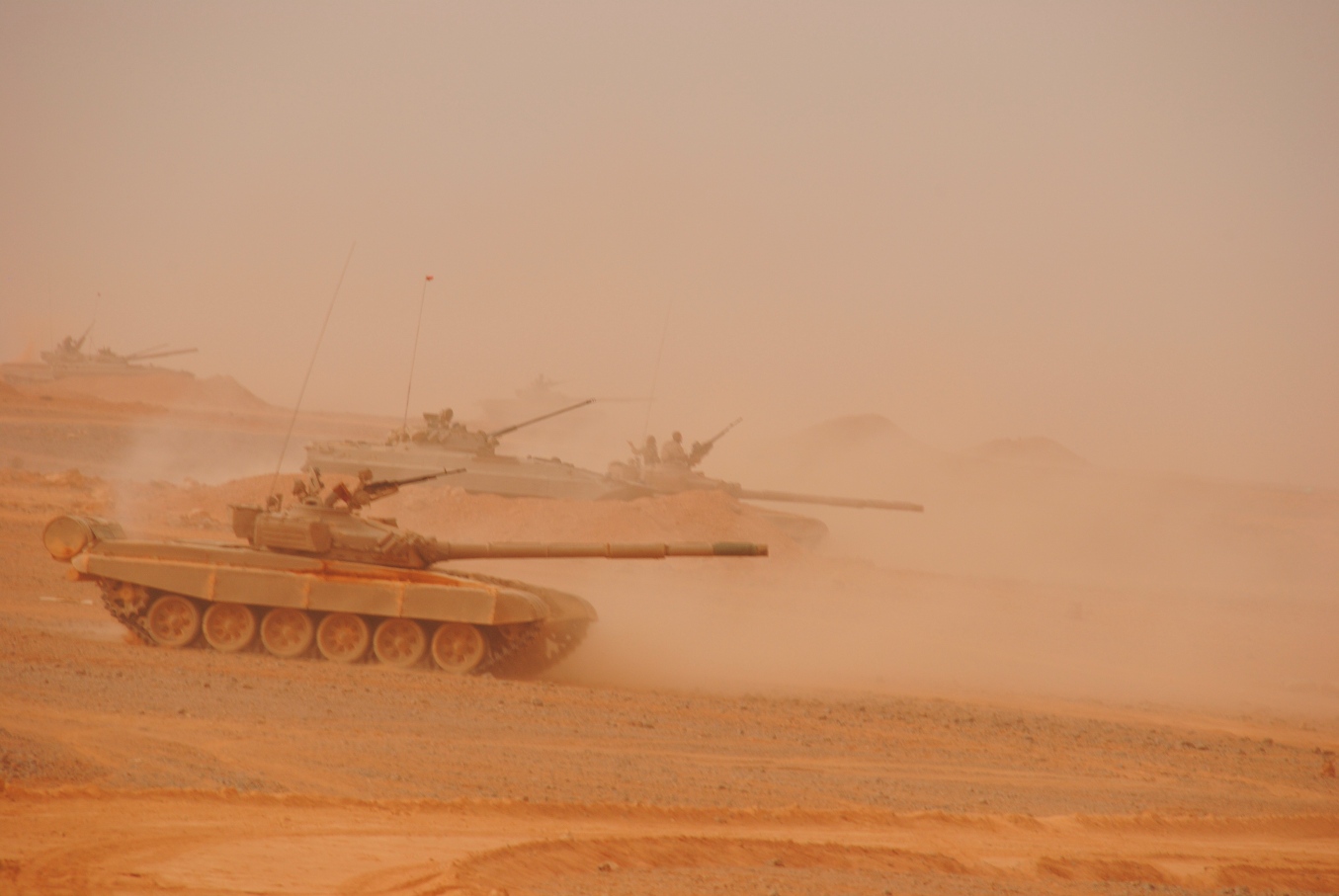 صور دبابات قتال رئيسية الجزائرية T-72M/M1/B/BK/AG/S ] Main Battle Tank Algerian ]   - صفحة 3 27267439053_58b2779b3b_o
