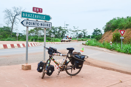 africa road bicycle sign cycling roundabout congo velo vélo cyclotourisme brazzaville cycletouring pointenoire day431 freewheelycom pointenoiredolisieroad