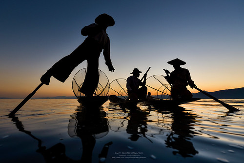 sunset sun lake fish silhouette boat fisherman leg rowing myanmar inle shan fishery taunggyi nyaungshwe