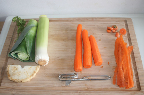 08 - Karotten schälen / Peel carrot