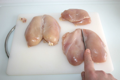 20 - Hähnchenbrust zerteilen & putzen / Cut chicken breasts in half & clean