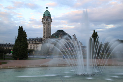 france europe francia europa haute vienne limousin gare benedictins coucher soleil sunset fountain fontaine cloudy day