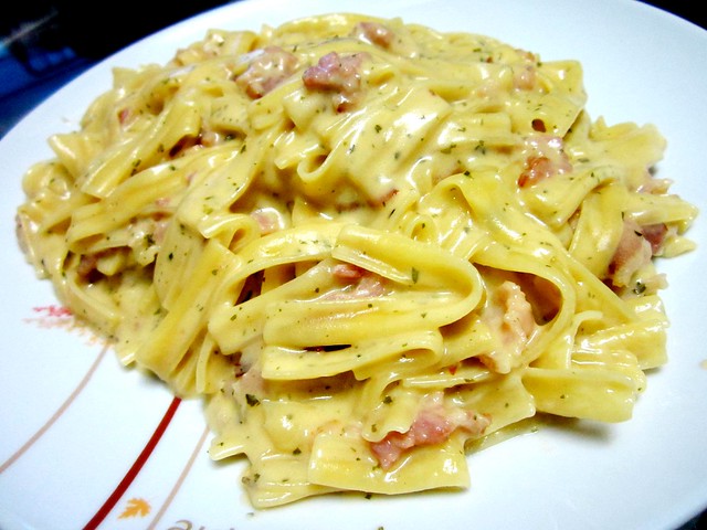 Fettuccine with bacon bits in creamy sauce