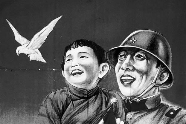 150115_Japanese_soldier_with_Chinese_child_BW_6x9