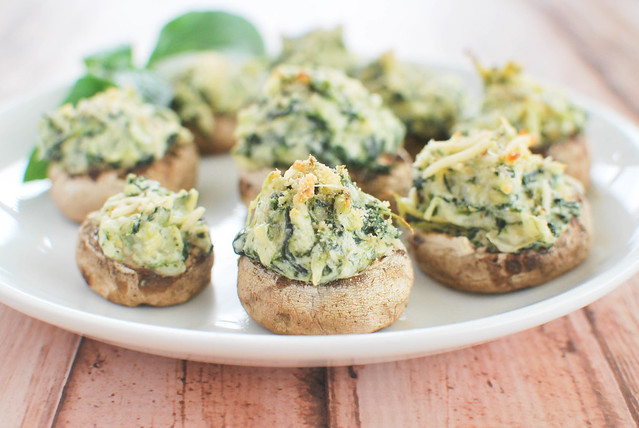 Spinach and Artichoke Stuffed Mushrooms - mushrooms stuffed with spinach and artichoke dip and topped with crunchy breadcrumbs! 