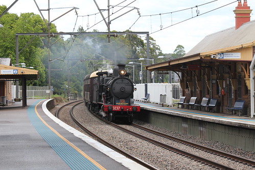heritage train tour north rail railway class commercial short nsw p northern limited railways 32 lvr ourimbah 3237 nswgr