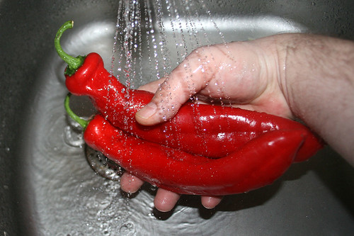 16 - Spitzpaprika waschen / Wash pointed pepper