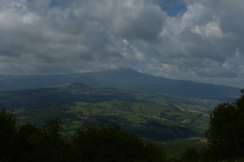 italy countryside view hills tuscany fields monte amiata cetona radicofani