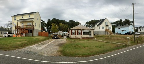 House raised up on cinder blocks as flood protection, Pouoson, VA