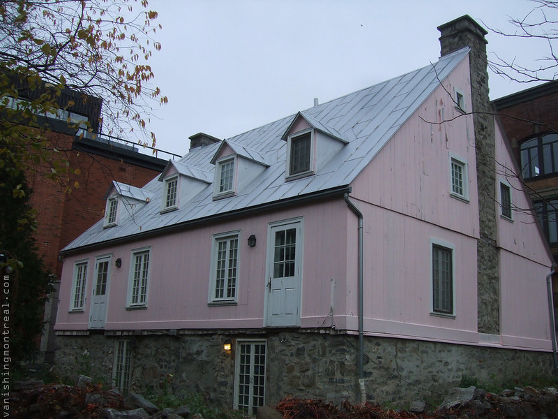 Small pink house on St-Louis 3