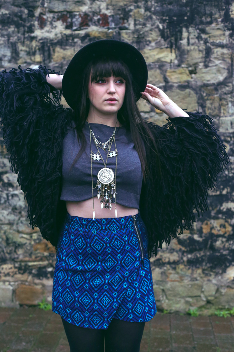 crop top, feather necklace, gypsy fashion, tassel cardigan