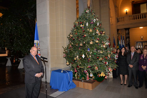 Secretary General Lights Christmas Tree at OAS Headquarters