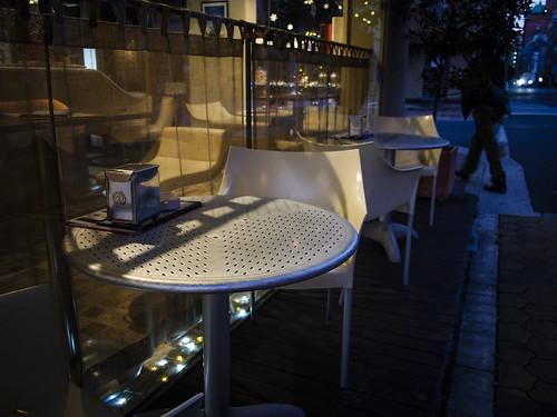 light sunset lamp japan night chairs olympus tables osaka boke omd 靱公園 em5 utsubohonmachi 14mmf25 靱本町