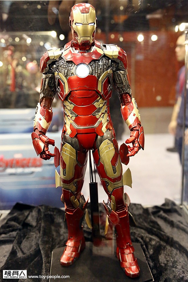 [Hot Toys] Avengers: Age of Ultron - Iron-Man mark 43 1/4 Scale - Página 2 15434474903_169c3c1c0a_b