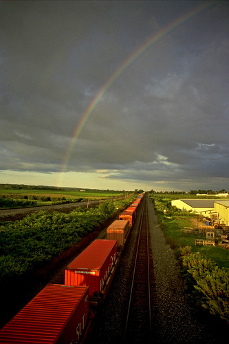 rainbow rainbows csx cloudsandsky northeastpennsylvania containertrains csxtrains csxeriewestsubdivision csxintermodaltrains bortroad