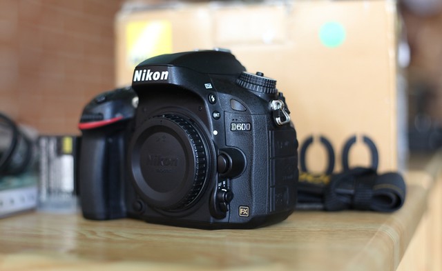 Nikon D90/D200/D600/D3000/D5100/D300/d7000--Lens--kit-18-55VR/18-105VR/18-200mmVR - 3