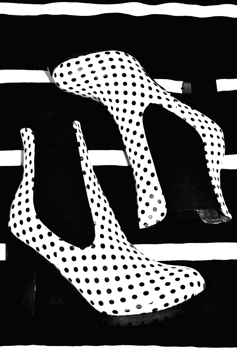 something fashion kling booties high heels shoes dots black and white blogger valencia spain stripes winter