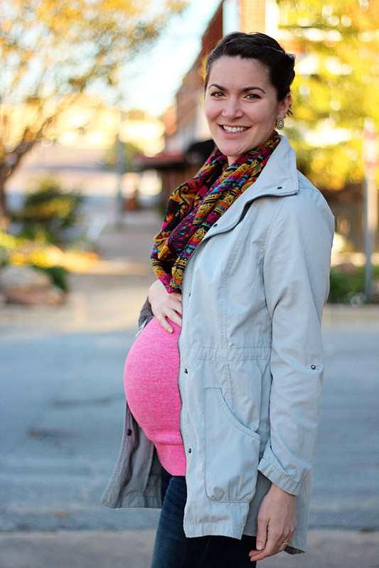 maternity-pink-sweater-jeans-trench-3