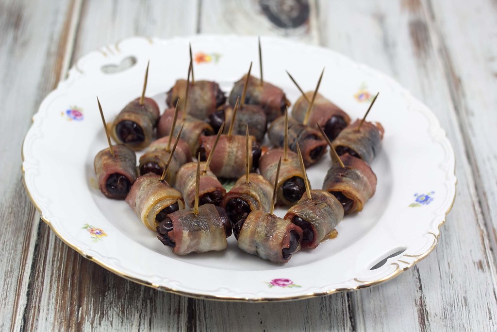 Recipe for homemade dates with bacon