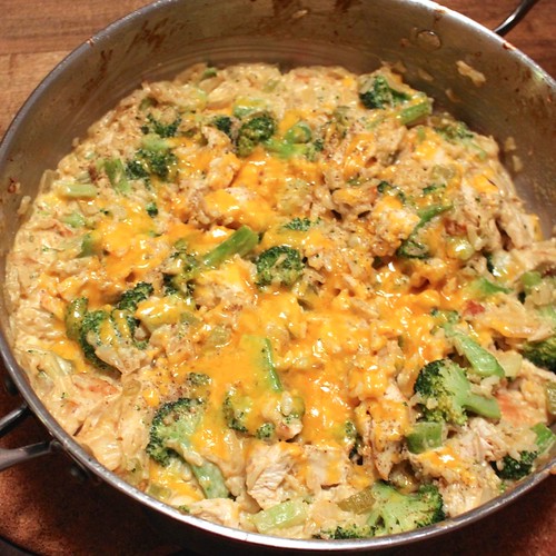 cheesy-chicken-broccoli-rice-skillet