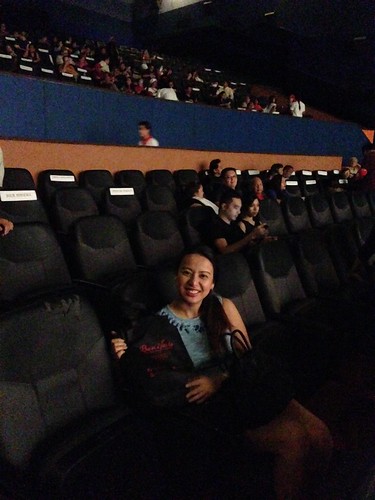 Bonifacio 080, Oyen inside the movie house