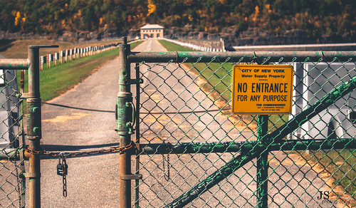 fall gate upstateny upstatenewyork noentrance privateproperty downsville jsphotography newyorkcitywatersupply downsvilleny downsvillenewyork