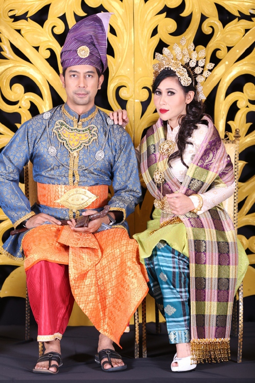Pelakon Wan Raja Bakal Nikah Dengan Kakak Emma Maembong