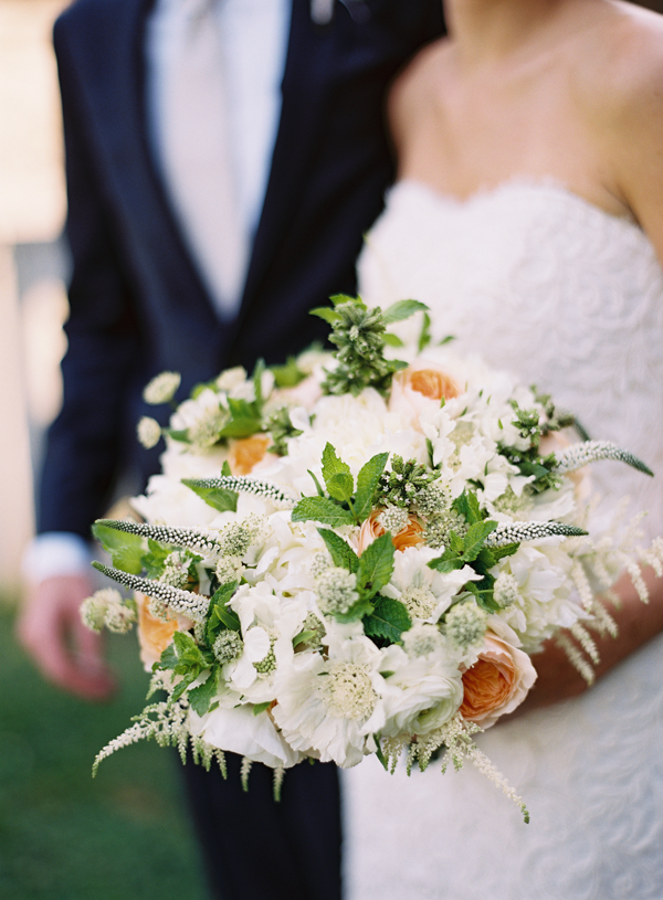 white-and-peach-wedding-bouquet1