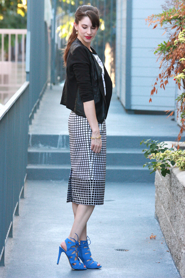 black and white midi skirt, blue heels