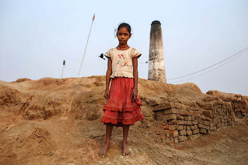 portrait india girl bricks young bihar patna brickfactory