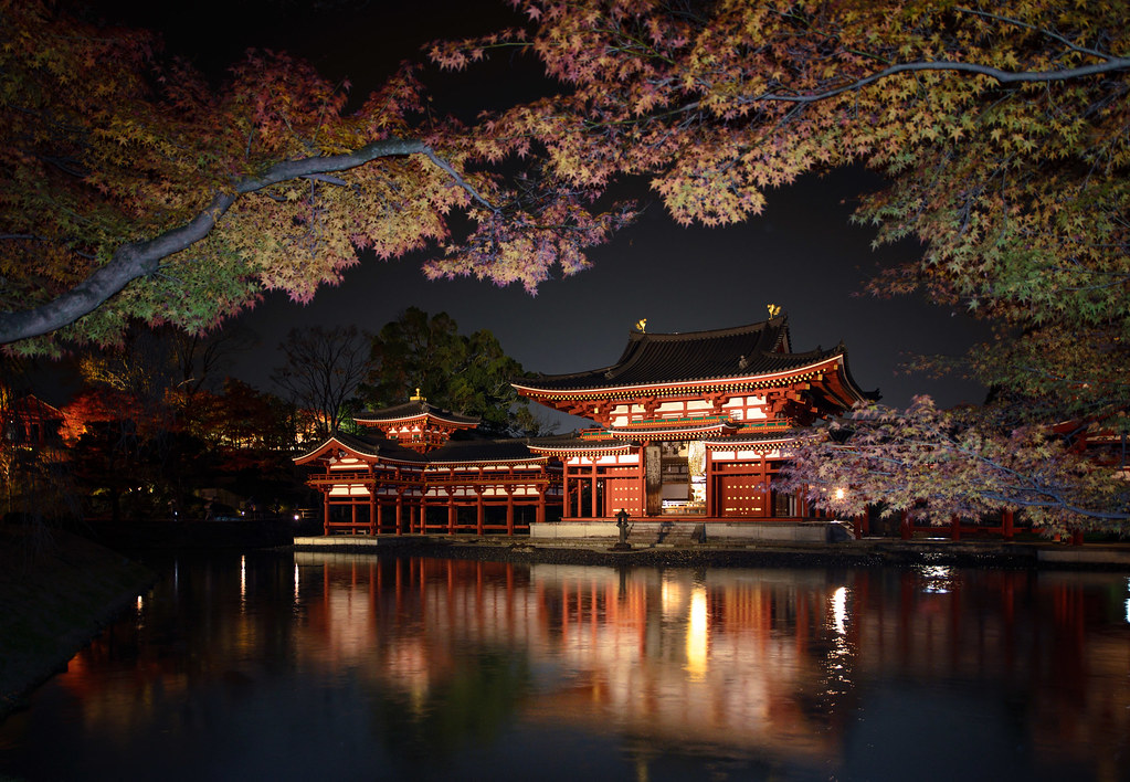 Phoenix hall of Byodoin temple at night