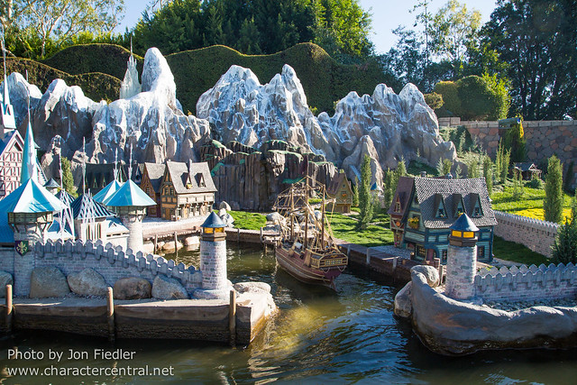 DL Jan 2015 - Arendelle comes to the Storybook Land Canal