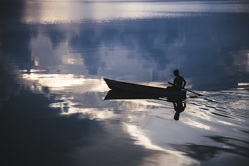 boy sea reflection silhouette indonesia landscape boat row kalimantan derawan