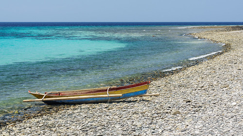 boat travels aqua sony shoreline colourful 2014 timorleste rockyshore nex6 sonynex6 jasonbruth timorlorasae 1670mmf4ossziess