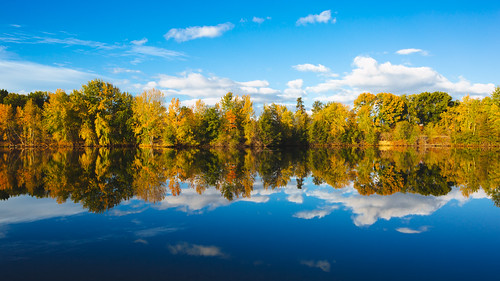 autumn autumncolors reflection nature bluesky pacificnorthwest trees canoneos5dmarkiii scenic clear fall johnwestrock canonef2470mmf28lusm washington