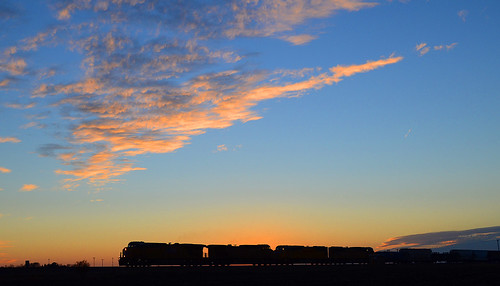 up unionpacific freighttrain aftersunset maplepark mapleparkil twilighttrains northplatteproviso upmnppr up5510east