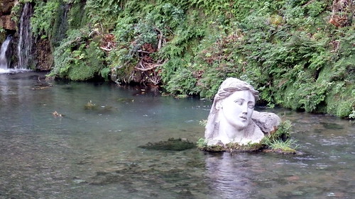 central greece livadeia herkyna river λιβαδειά στερεά ελλάδα ποτάμι έρκυνα marble statue portrait μαρμάρινο άγαλμα κεφαλή νύμφη nymph
