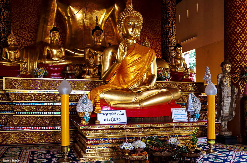 Wat Phar That Doi Chom Thong