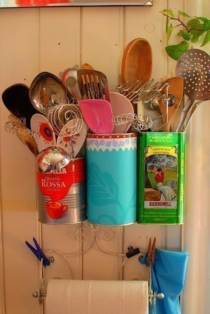 One of the easiest way to store kitchen utensils is in cans