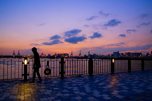 light sunset shadow sky cloud colors japan canon dark tokyo evening twilight asia noflash ef 24105mm